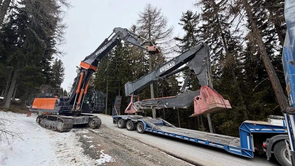 Anlieferung der Baumaschinen für die Kanzelbahn II